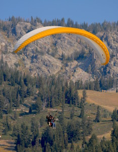 DCS_2141 close to landing paragliding copy